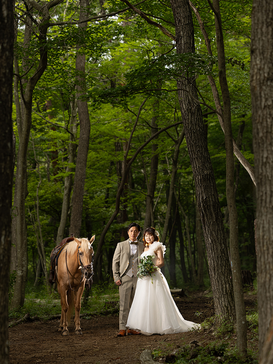 馬・ポニーと触れ合う♡夢のウェディングフォト