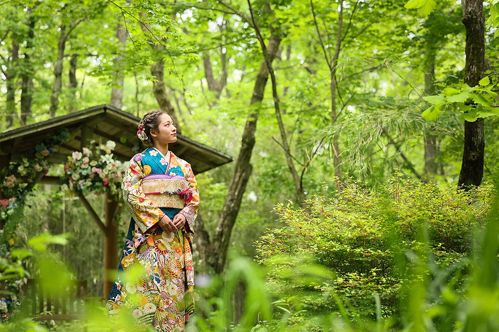 キラキラ輝く緑の中で♪ 皆様を迎える「森のガーデン」をお手入れしました