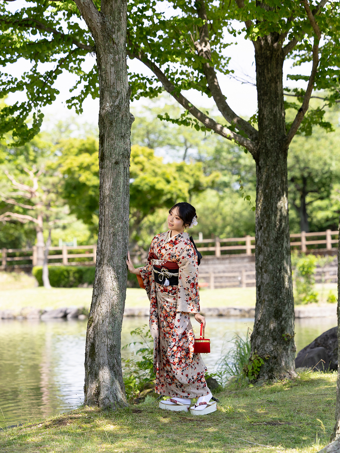 【二十歳の記念】緑あふれる公園ロケで叶える、美しい「振袖ロケーションフォト」